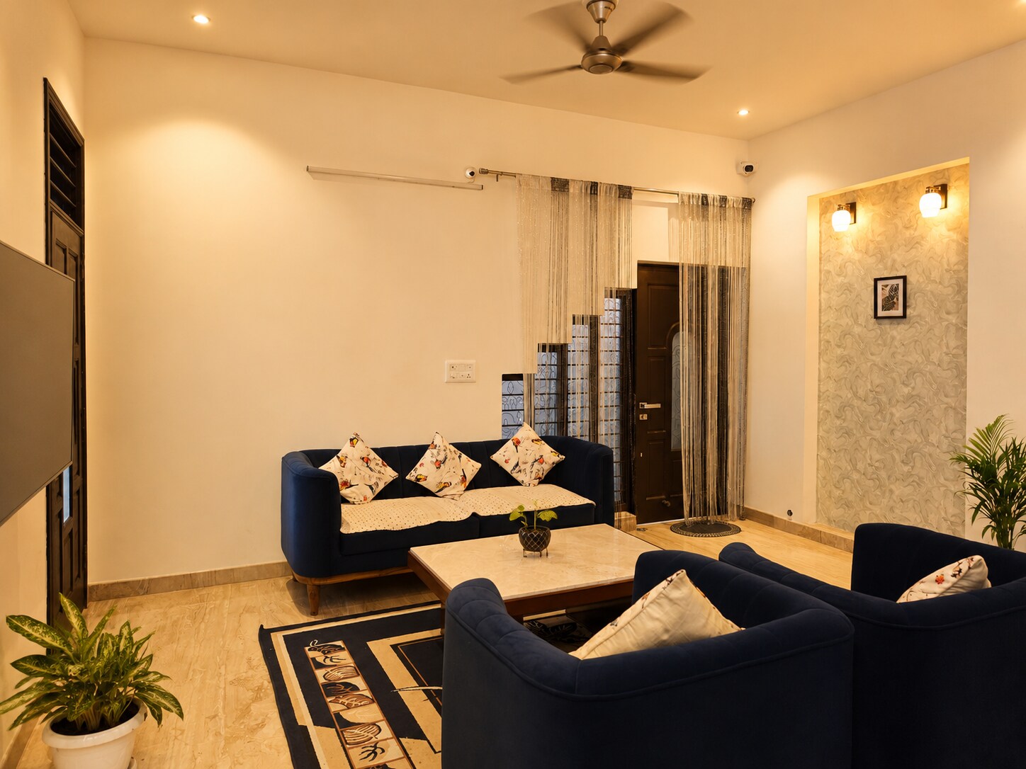 Spacious Luxury 2BHK Villa w Private Patio - Tap to explore photos