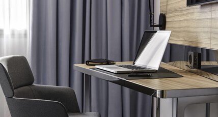 Novotel York Centre Room Type - Deluxe Executive with 1 queen size bed and 1 single sofa