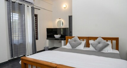 Alora Castle Neyyattinkara Near Kovalam Beach Room Type - Deluxe Room