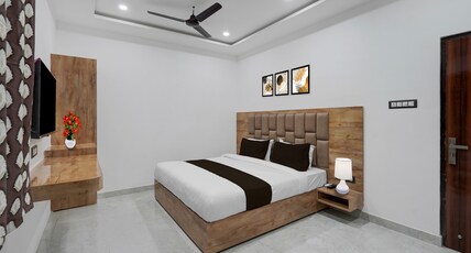 Collection O Banaras Railway Junction Formerly Varanasi Suites Room Type - Classic