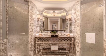 Waldorf Astoria Shanghai on the Bund by Hilton Room Type - DOUBLE QUEEN DLX RIVER RM