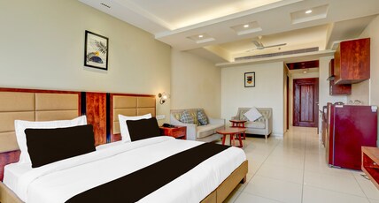 Super Townhouse Oak Sector 39 Medanta Room Type - Classic