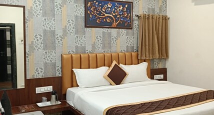 HOTEL JAYSH Room Type - Deluxe Room