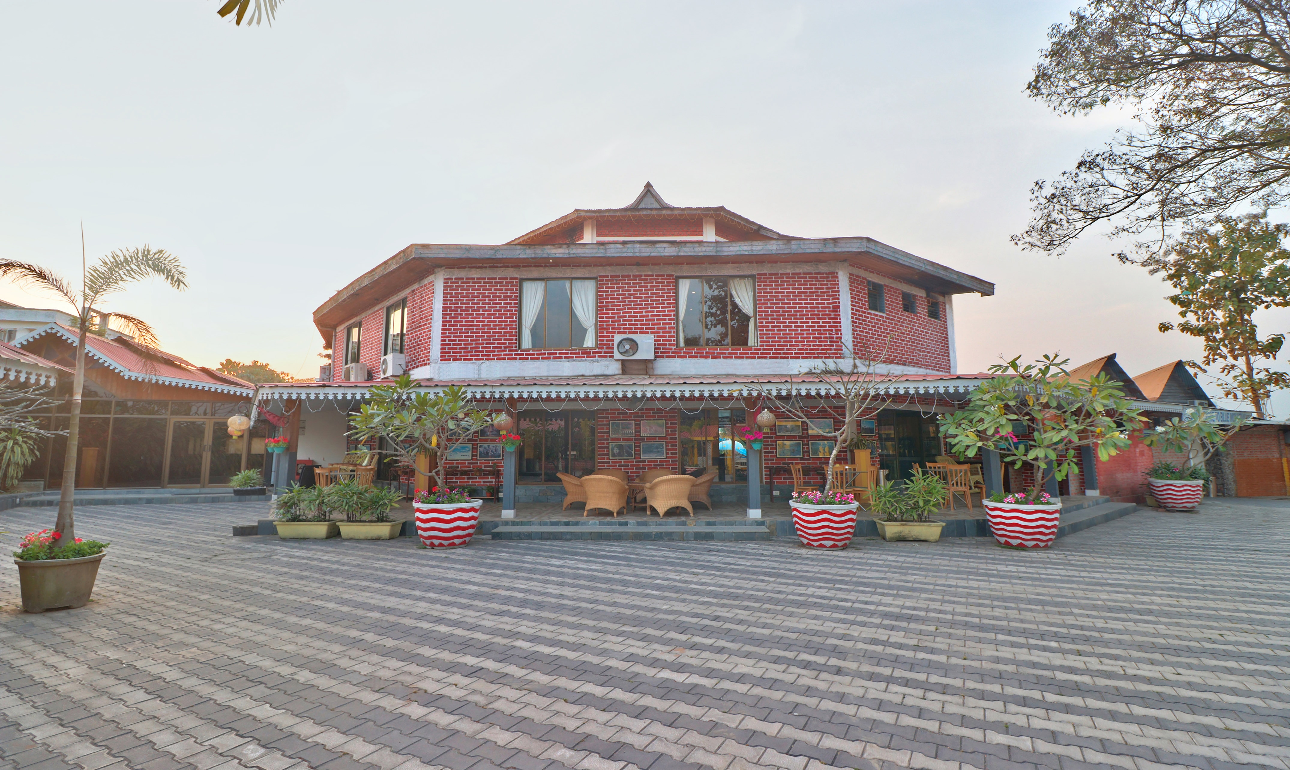 Treebo Premium Blue Mountain Resort With Swimming Pool Siliguri