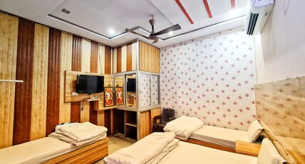 Sangam Palace Guest House Room Type - Four Bed Ac Room