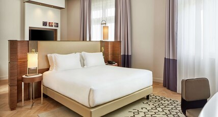 DoubleTree by Hilton Trieste Room Type - KING CORNER JUNIOR SUITE