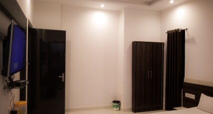 HOTEL CHEVRON Room Type - Super Deluxe Room