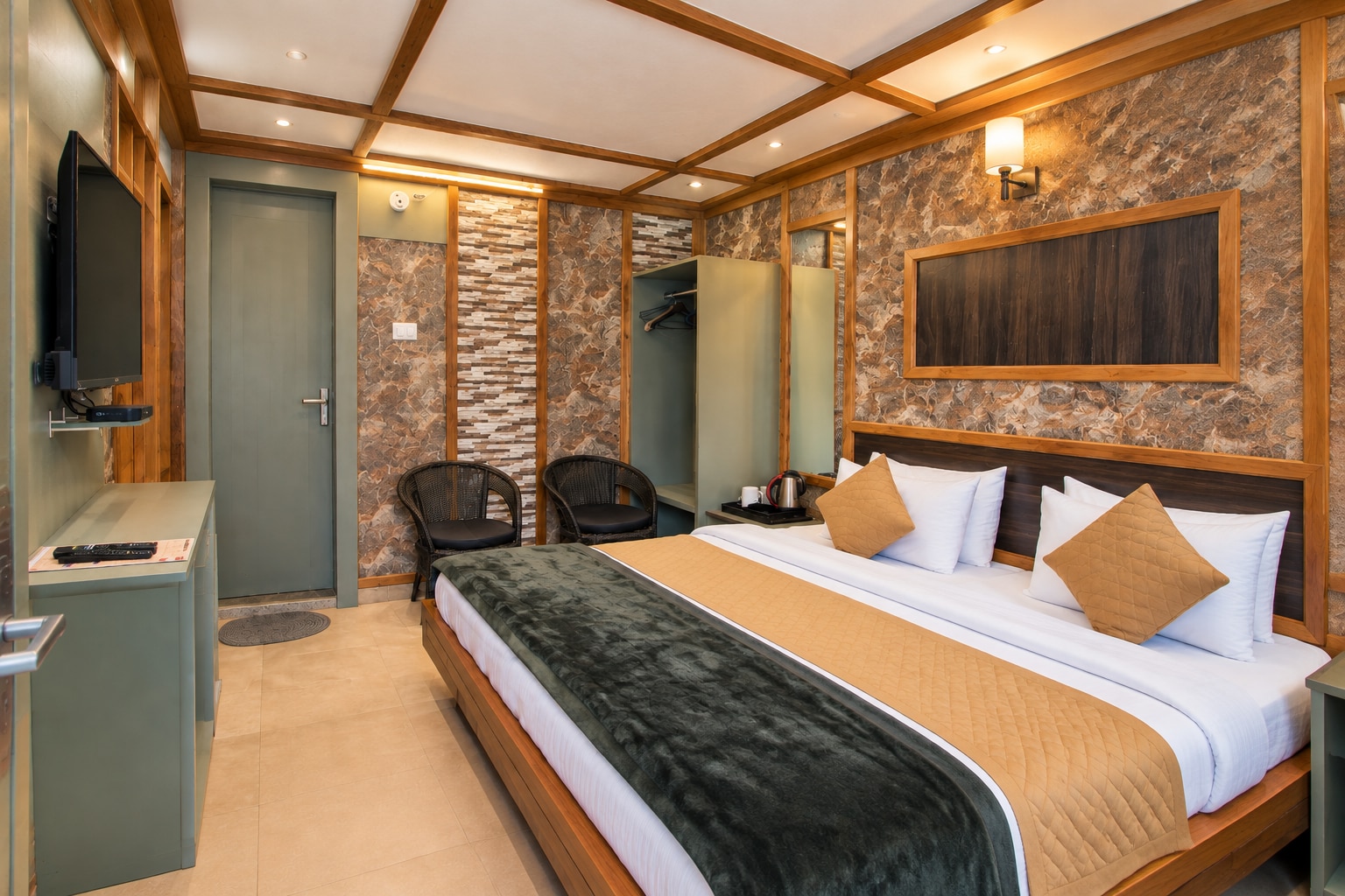 The Shivraj Lakeside Retreat Nainital on Mall Road - Tap to explore photos