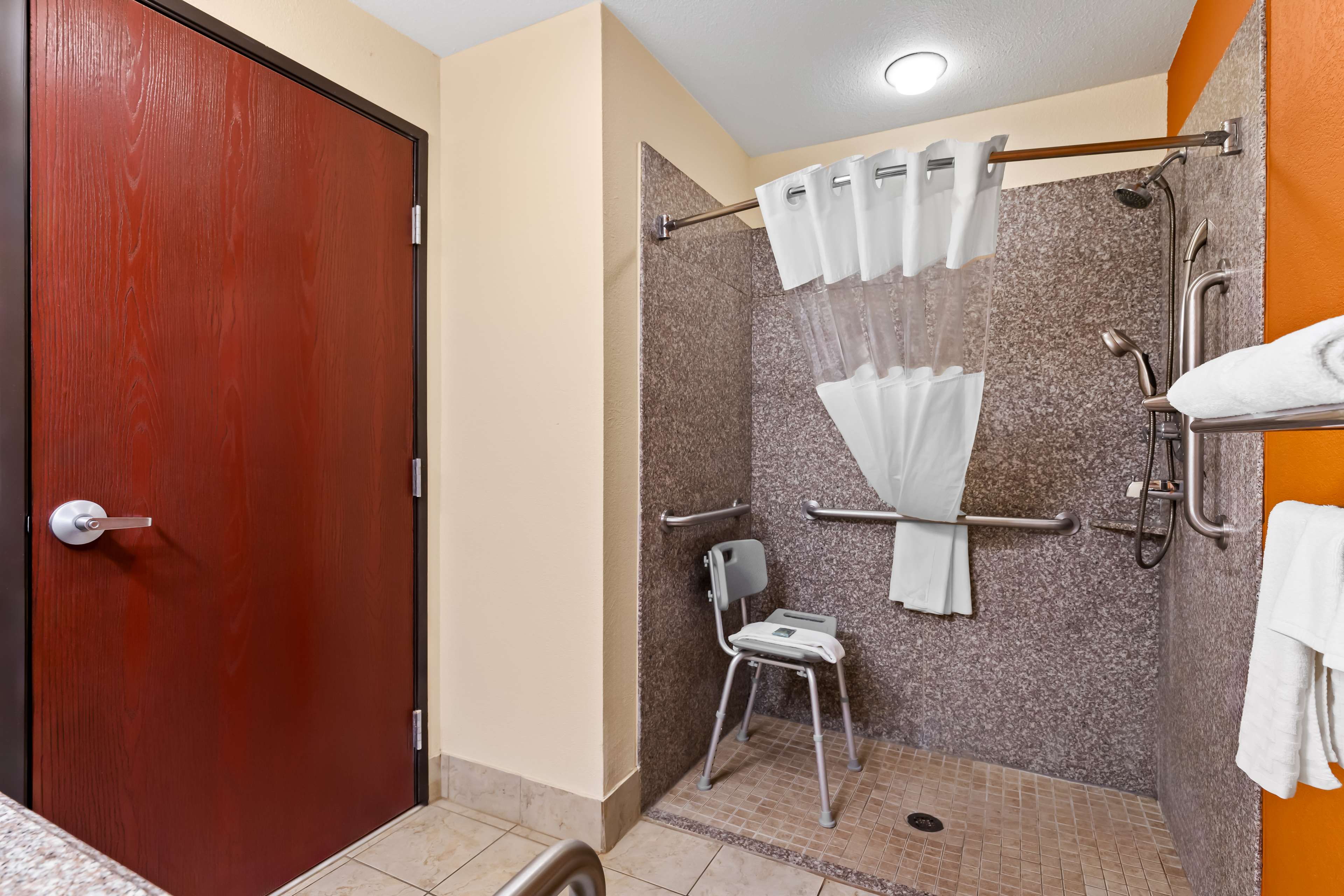 BEST WESTERN KENOSHA INN - Tap to explore photos