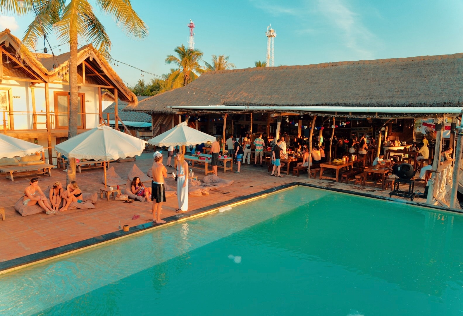 Mad Monkey Gili Trawangan - Tap to explore photos