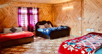 Pahadi Bliss Hostel - Tosh Room Type - Family room with 3 double beds