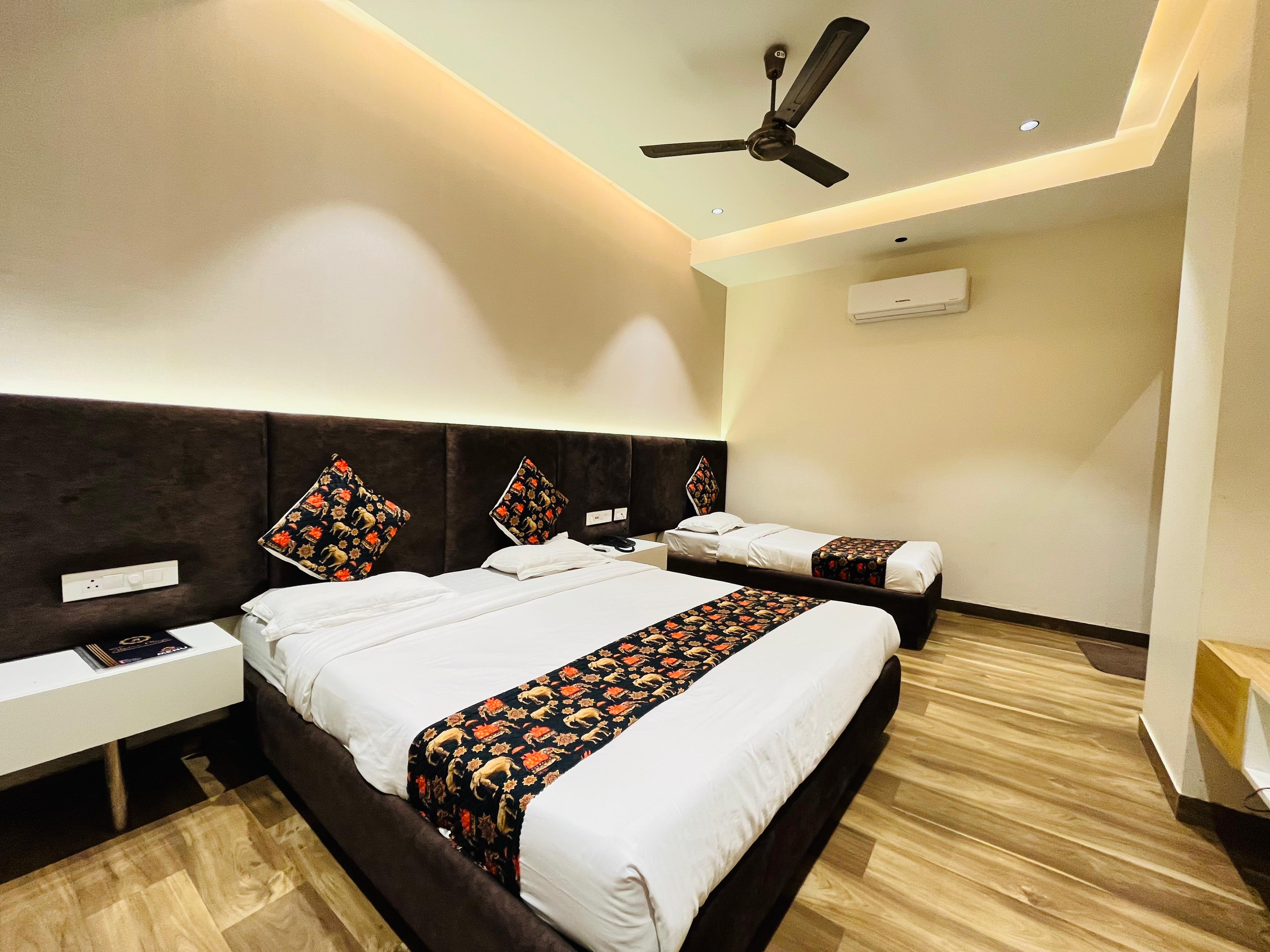 Hotel Alpine Plaza - Tap to explore photos