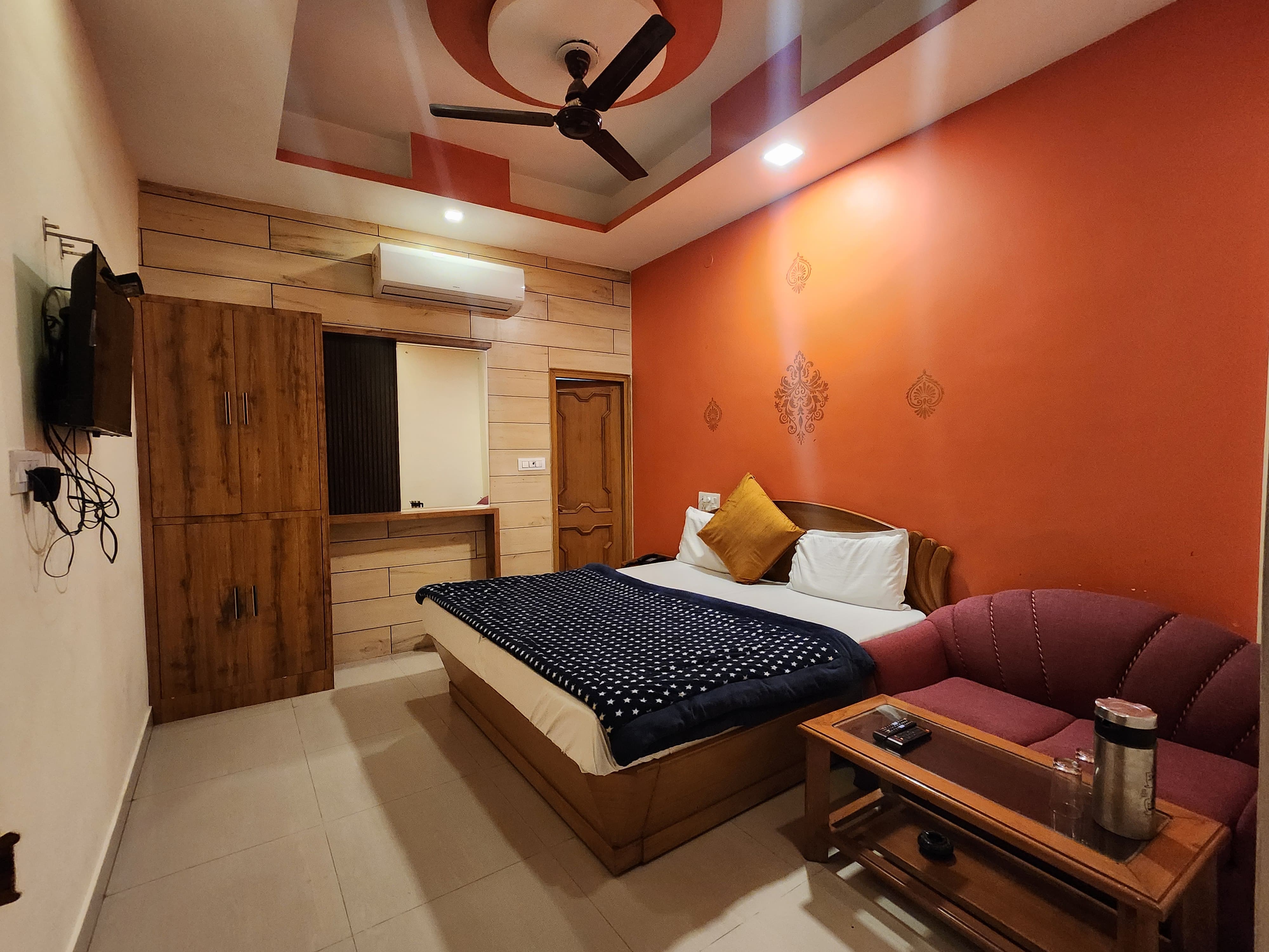 Hotel Sunshine @ Har ki pauri - Tap to explore photos