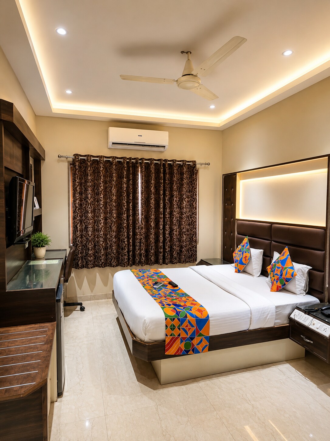 Hotel Santoor - Tap to explore photos
