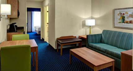 Holiday Inn Express & Suites RICHMOND NORTH ASHLAND Room Type - 1 King Suite Comm Mobil Access Roll Shwr