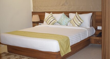 Hotel Giri Palace Room Type - Queen Room