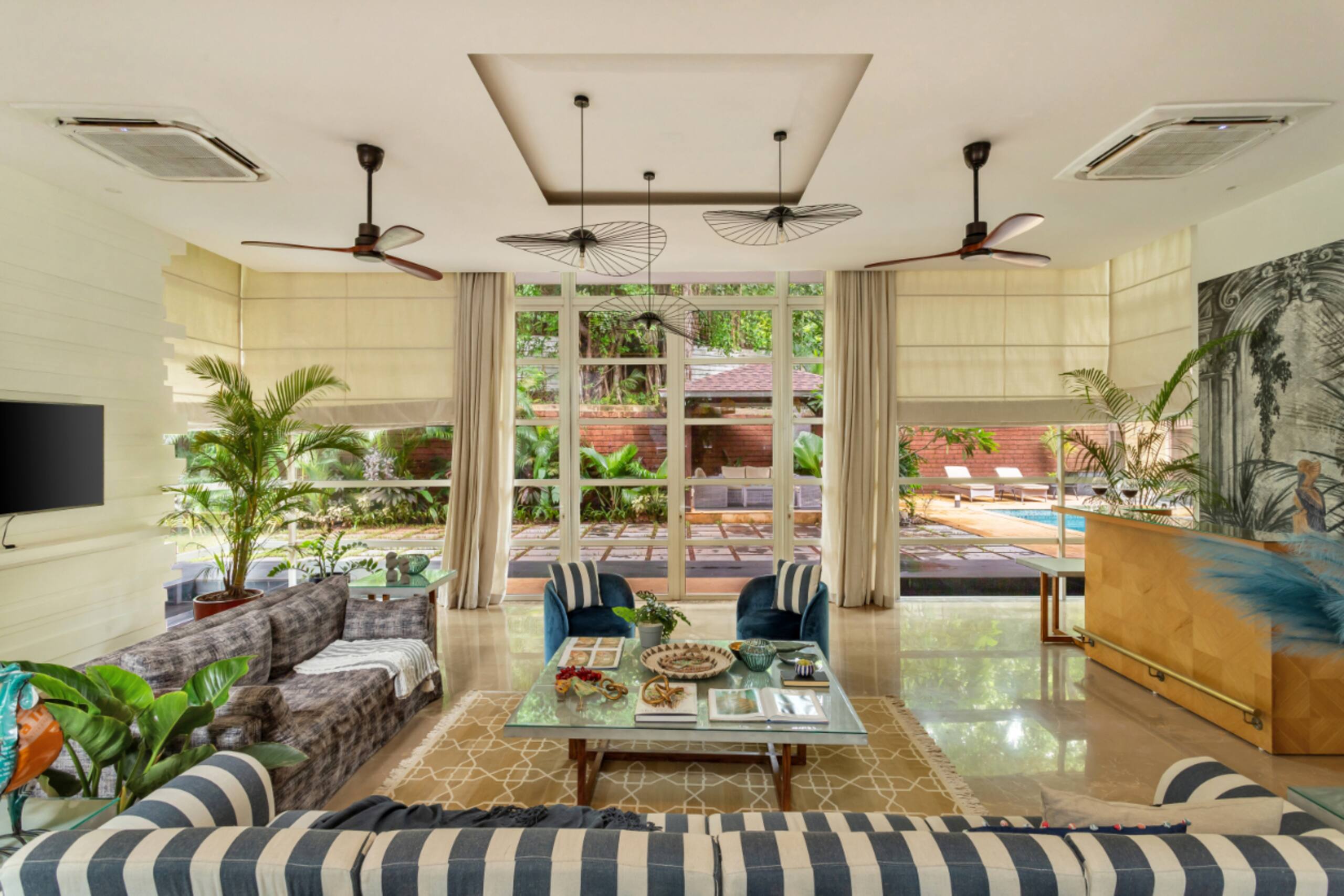 Spacious 4BHK with a Huge Lawn in Arpora (Seis V1) - Tap to explore photos