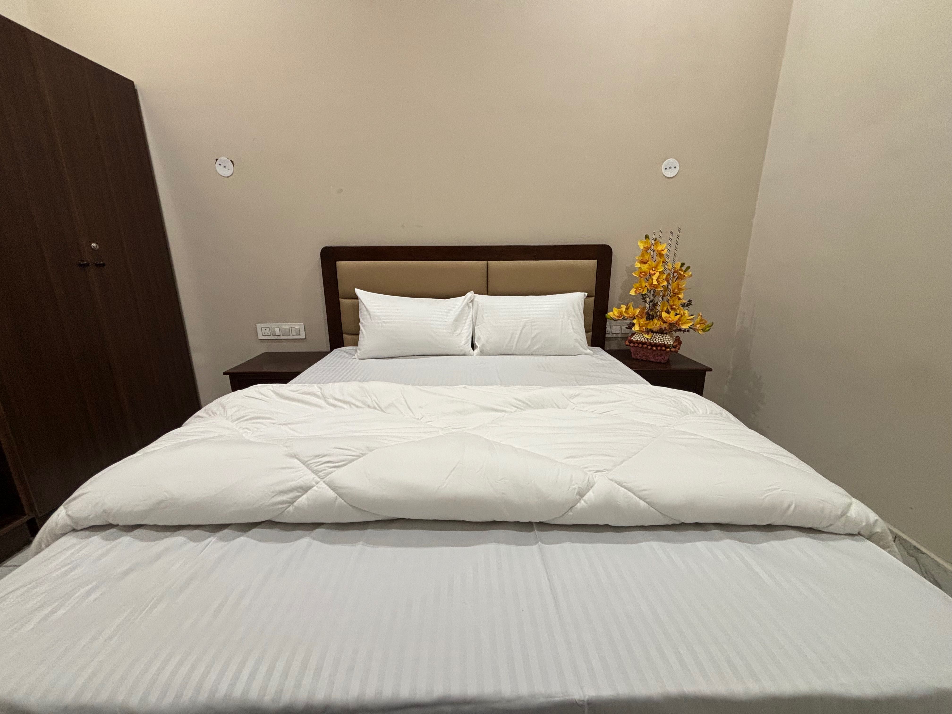 Hotel O Manan Inn - Tap to explore photos