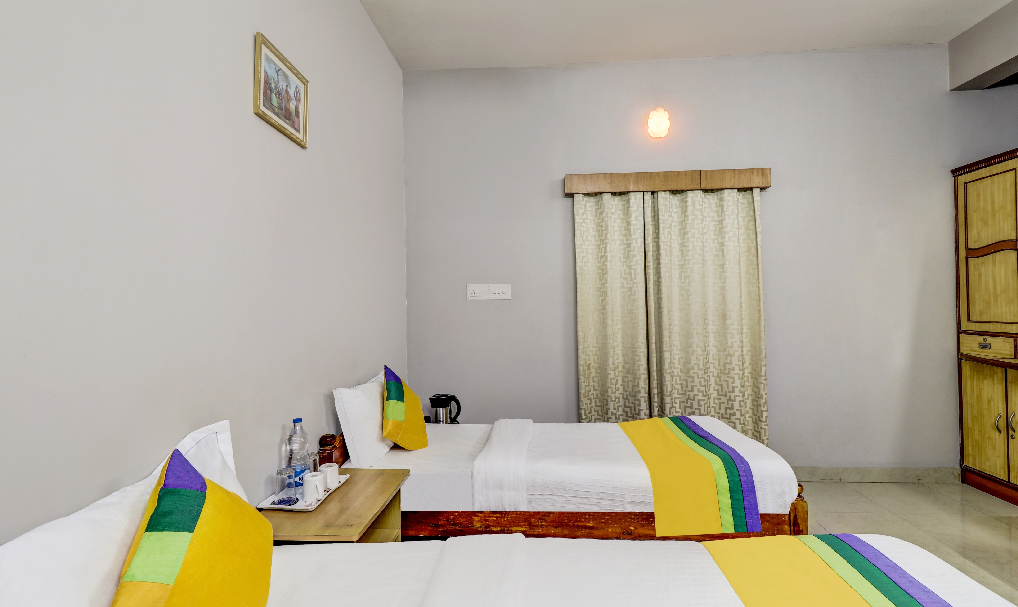 Itsy Hotels Shree Comforts - Tap to explore photos