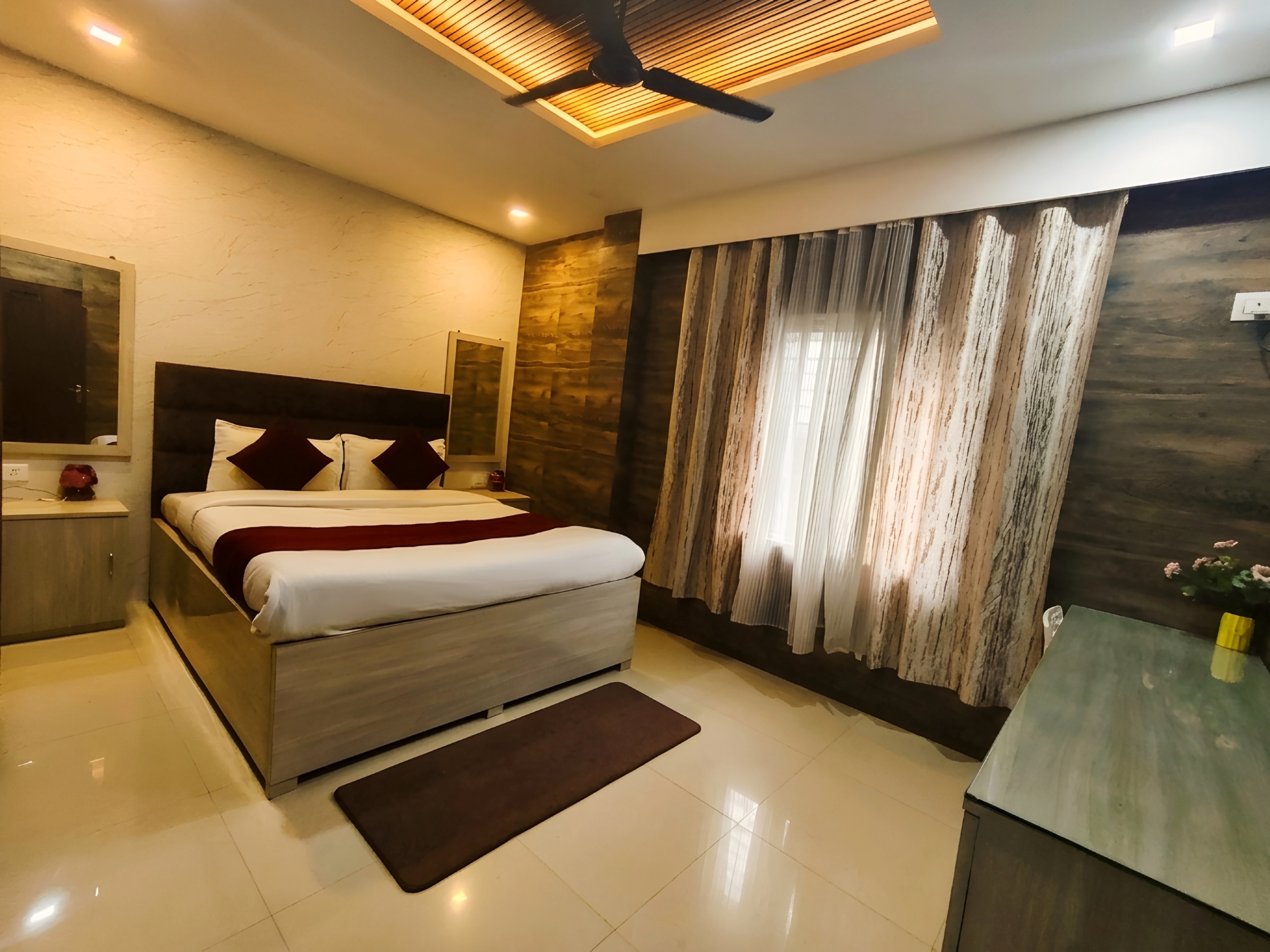 HOTEL HILLDOVE - Tap to explore photos