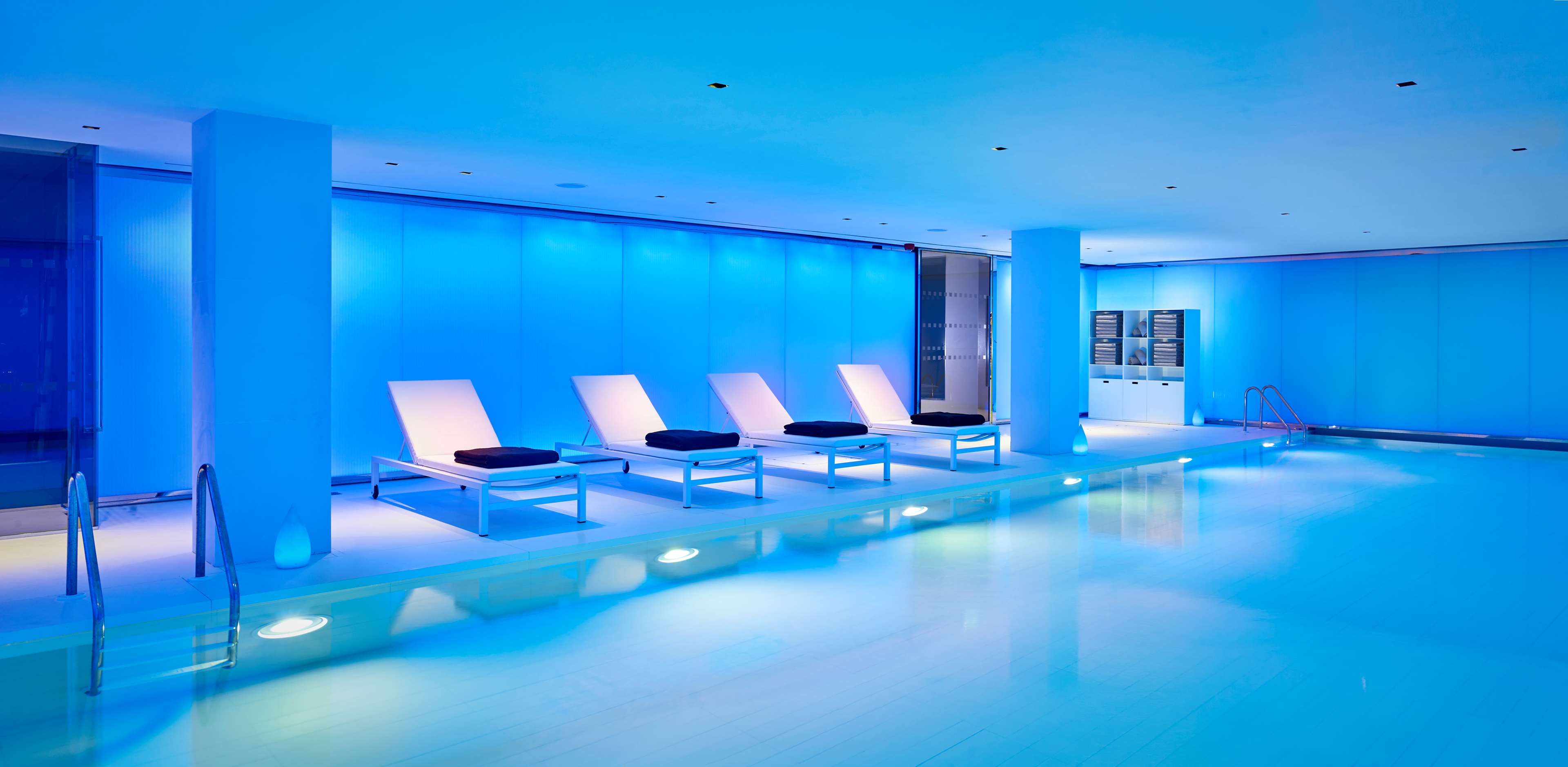 Park Plaza London Waterloo - Tap to explore photos