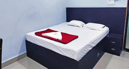 Hotel Kirthi Room Type - Deluxe Double NON AC