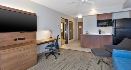 Holiday Inn Express & Suites PETOSKEY Room Type - 2 Queen Suite