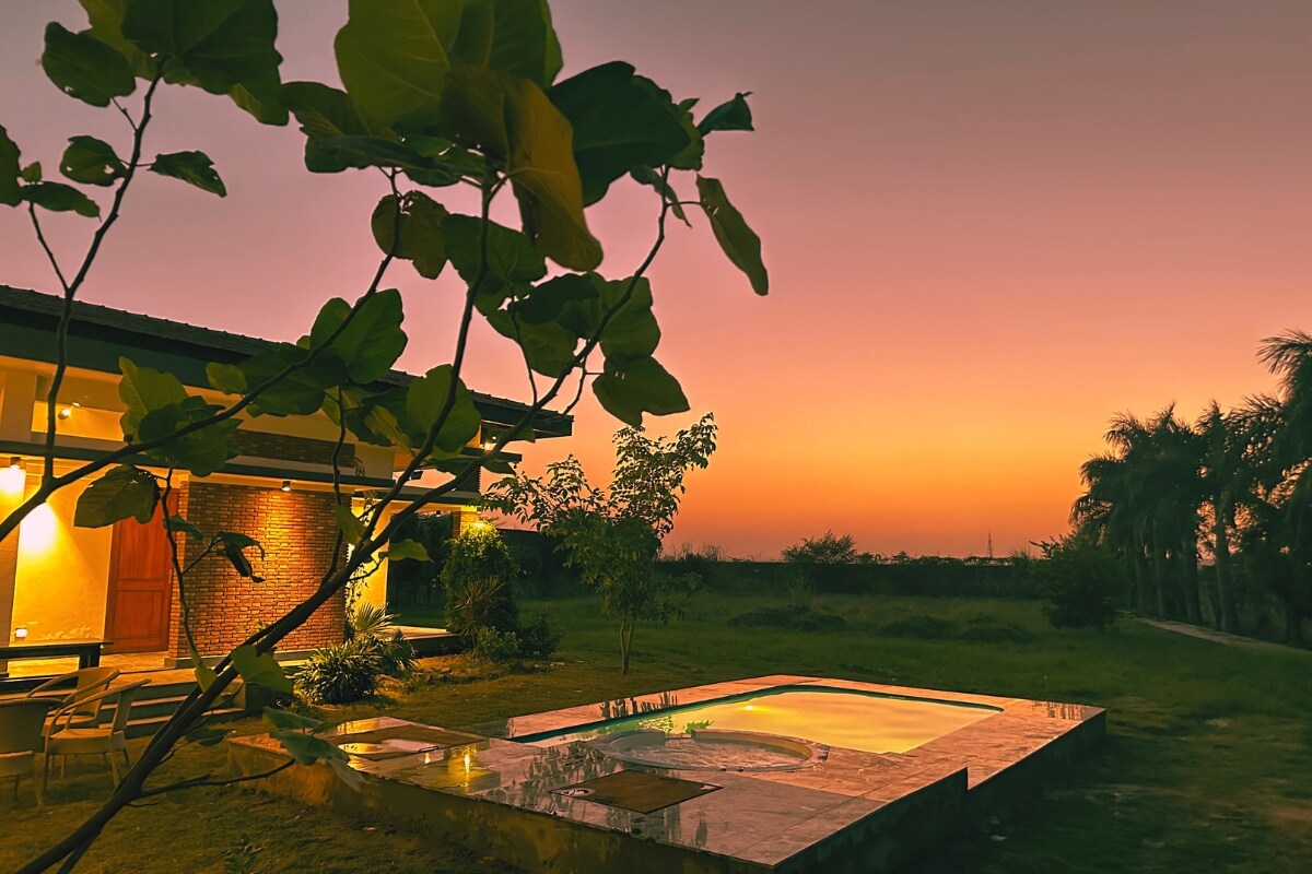 Hostie Arvana - 2 BHK Farm house at Sohna, Gurgaon - Tap to explore photos