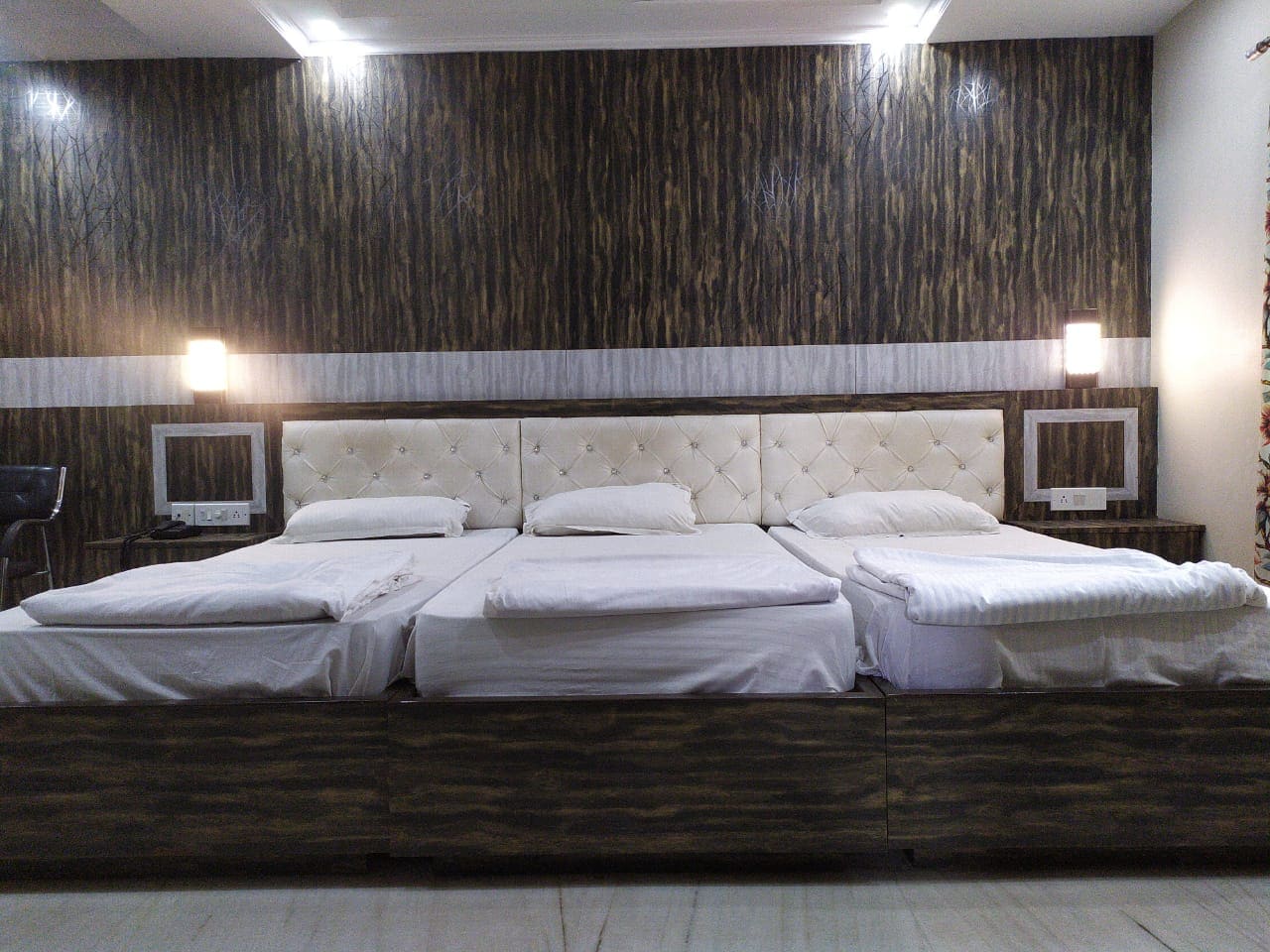 Hotel Kuldeep - Tap to explore photos
