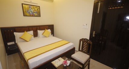 Hotel Pragati Palace Room Type - Budget AC Room