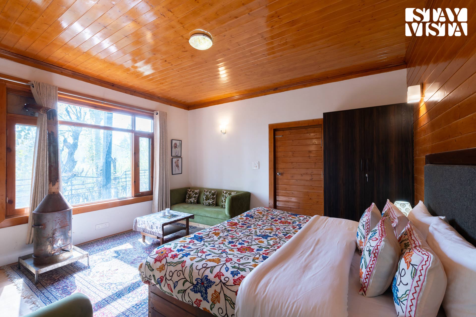 StayVista at Crystal Creek - Tap to explore photos