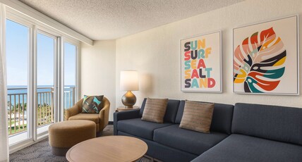 Embassy Suites Deerfield Beach - Resort & Spa Room Type - 1 KING PARTIAL OCEANVIEW