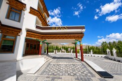 Hotel RAKS