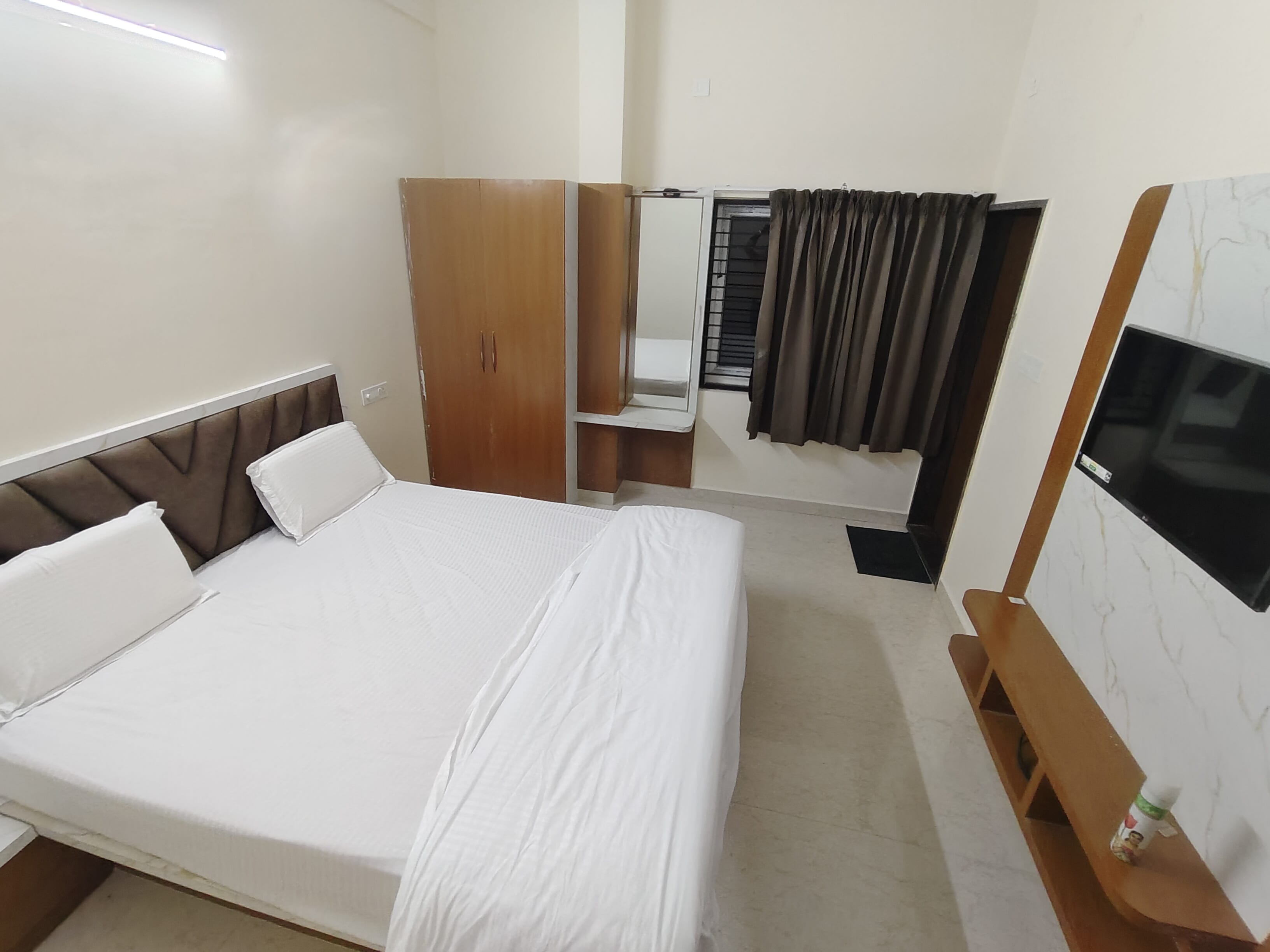 Hoysalainn food and lodge - Tap to explore photos