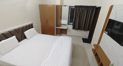 Hoysalainn food and lodge Room Type - LUXURY AC ROOM