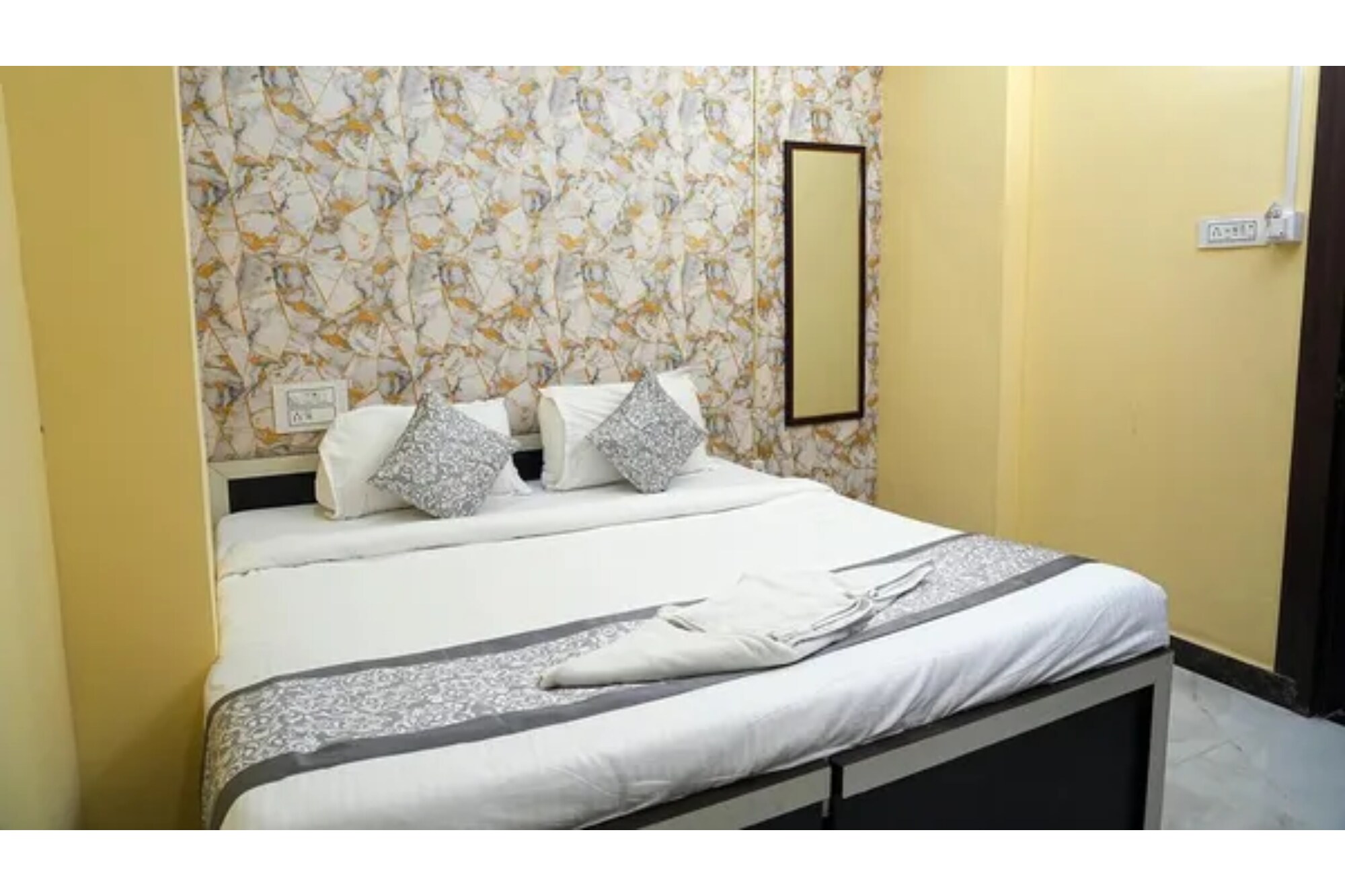 FabHotel Hyderabad Pulse - Tap to explore photos