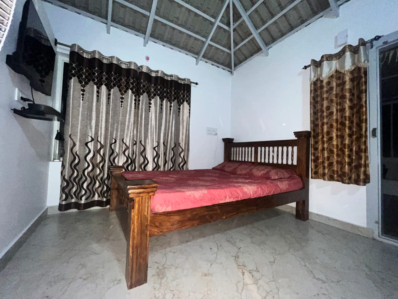Room in chickmagalur city - Tap to explore photos