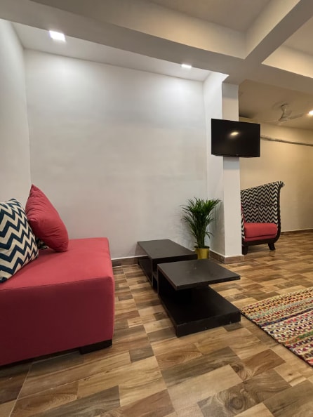 Cozy Apt off Carter Rd Bandra W - Tap to explore photos