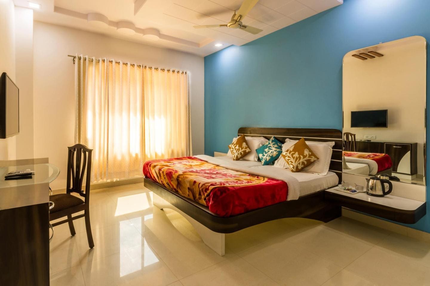 Hotel Hayyat - Tap to explore photos