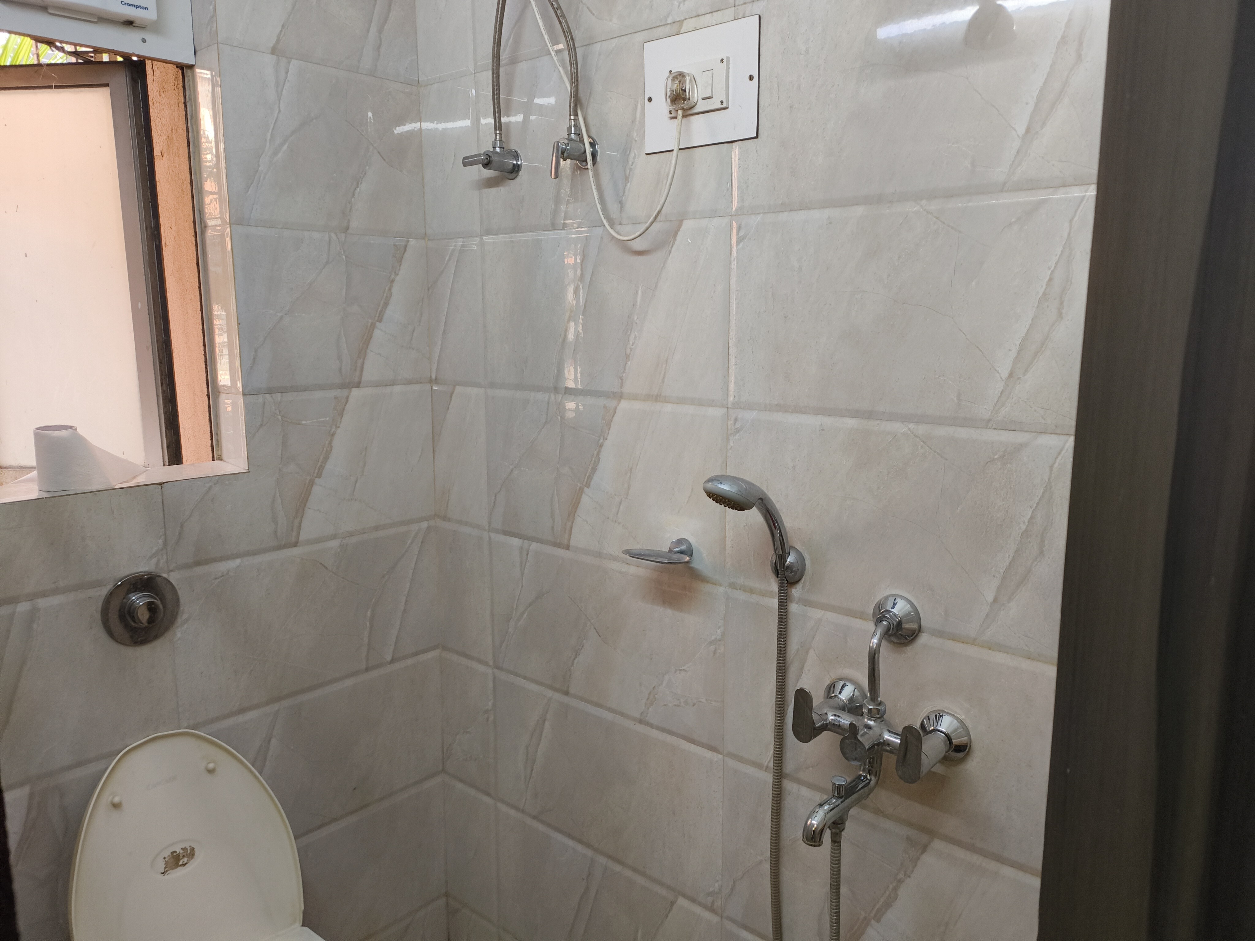 Hotel Elite - Tap to explore photos