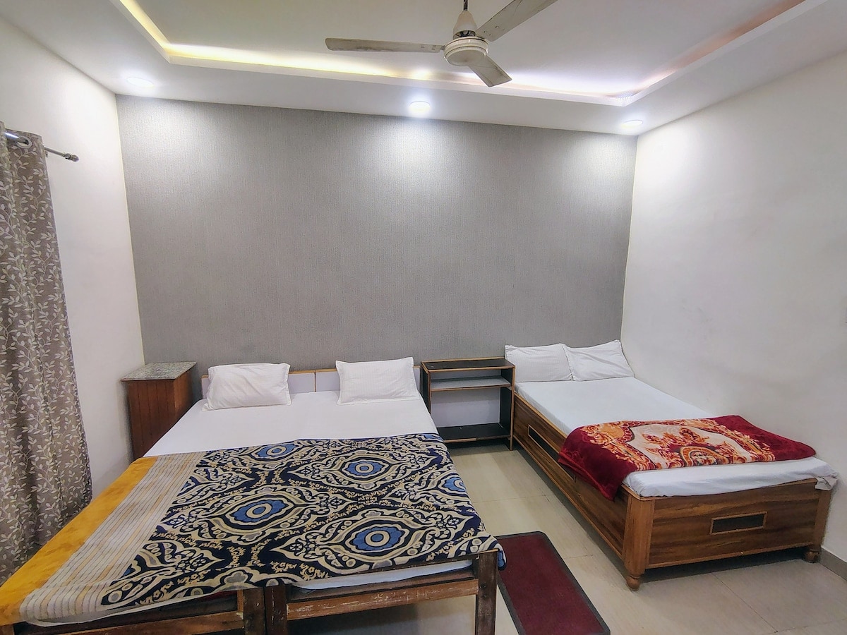 Tirupati stays Premium Ac room Parking KV 3 Km - Tap to explore photos