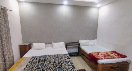 Tirupati stays Premium Ac room Parking KV 3 Km Room Type - Tirupati stays Premium Ac room