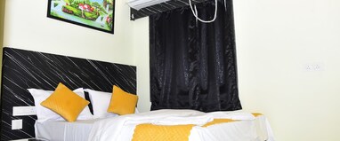Hotel Varshini Spark Inn