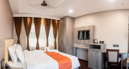Hotel Livin Hub Room Type - Executive Room(QUEEN SIZE BED)