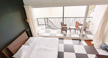 Mace-Valley Swimming Pool Cottage Room Type - Waterfront Cottage