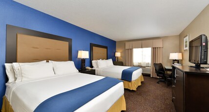 Holiday Inn Express & Suites CHARLOTTE Room Type - 2 Queen Standard Communications Mobility Accessible Tub