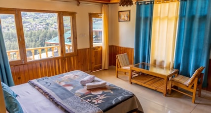 Trippeaze Room Type - Premium Room in Manali With Mountain View
