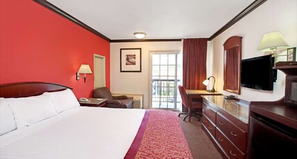 Ramada by Wyndham Pasadena Room Type - 1 King Bed, Non-Smoking