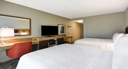 Hampton Inn & Suites by Hilton Detroit/Warren Room Type - 2 QNS ACCESSIBLE W TUB NS