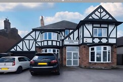 OYO The Pickering Park Hotel